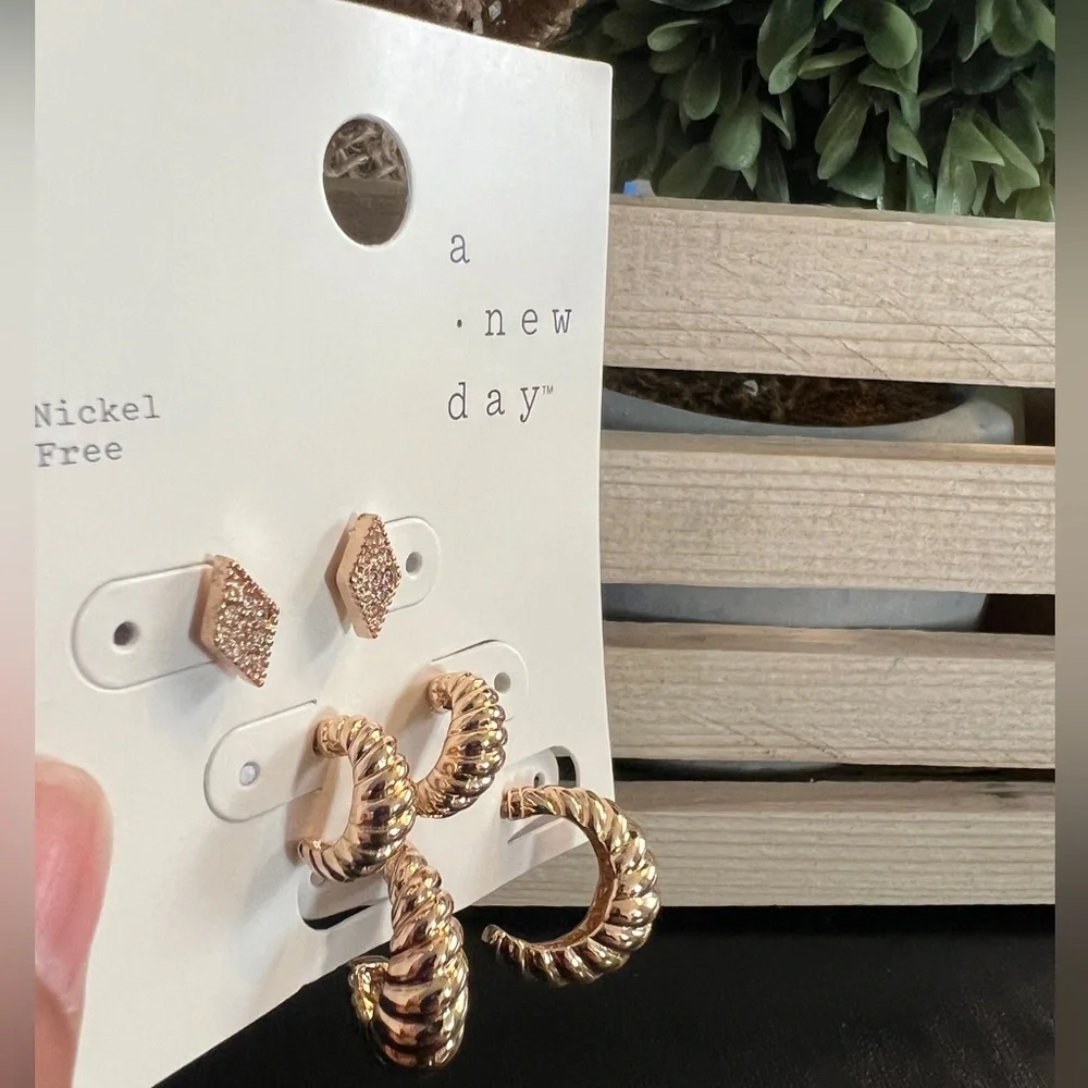 🌸4/$25 A New Day 3-pcs Gold tone Earrings
